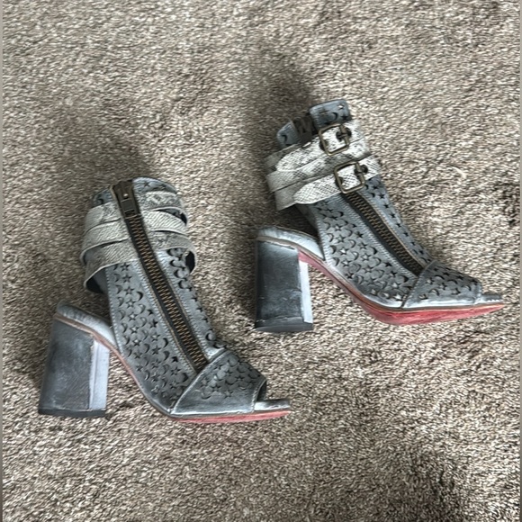 Freebird by Steven - Picture 4 of 9